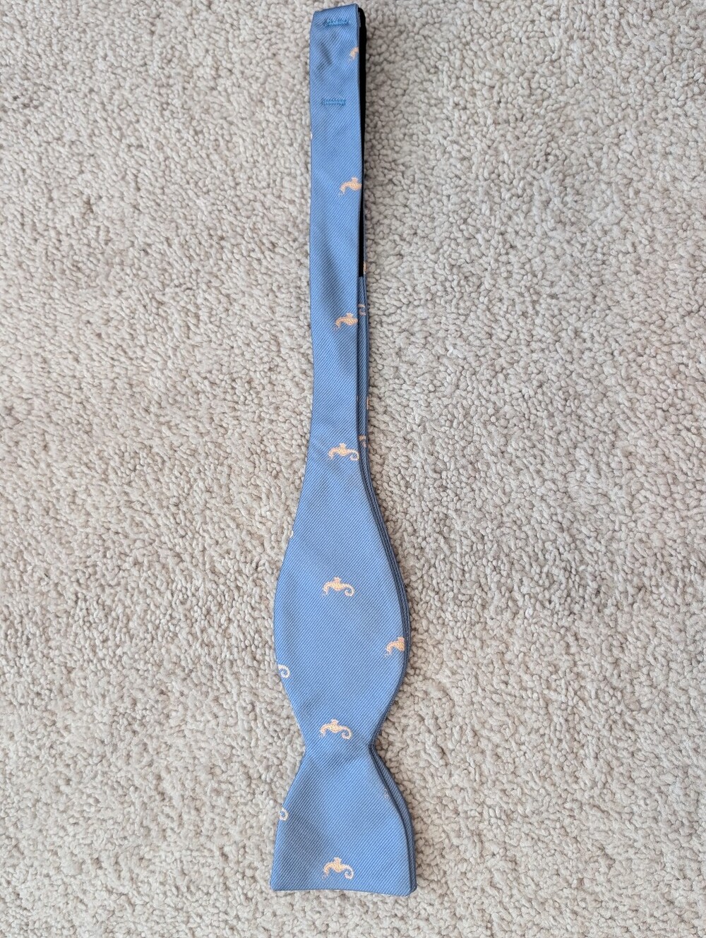 J. McLaughlin Blue Coral Seahorse Bow Tie Nautical Beach 100% Silk Adjustable - Picture 2 of 9